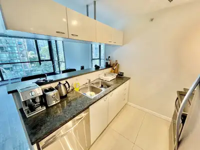 Executive Studio Apt ? Queen Mary ? King Bed ? Wifi ? 4k TV ?, View more