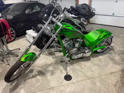 Custom Iron Horse Chopper, new rear tire, front tire has approx 10K KM and is good, fresh oil change...