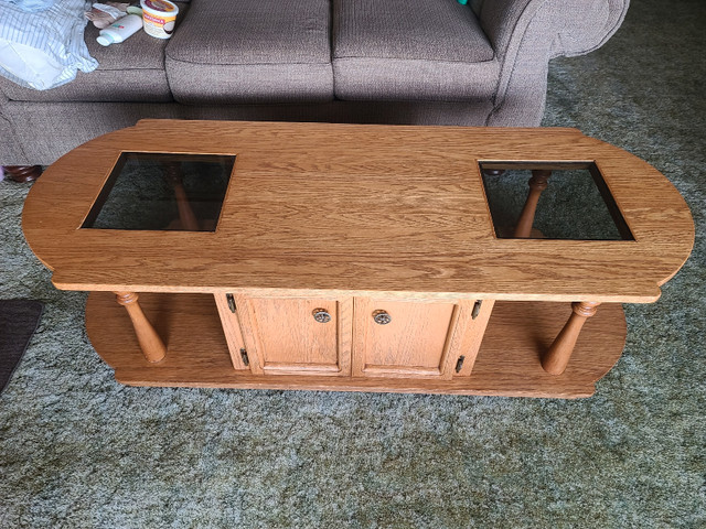 Beautiful Solid Oak Coffee Table in Coffee Tables in Grande Prairie - Image 2