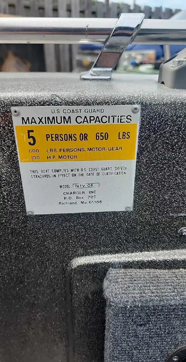 1989. 17 Charger bass boat in Personal Watercraft in Hamilton - Image 5