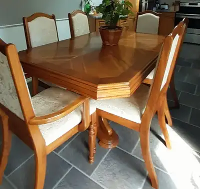 Pre-loved Dining Table with 6 chairs. Well maintained,clean,no bugs on the chairs,little scratch on...