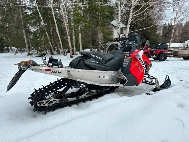 2017 Polaris RMK 600 AXYS 144" in Snowmobiles in Corner Brook - Image 3