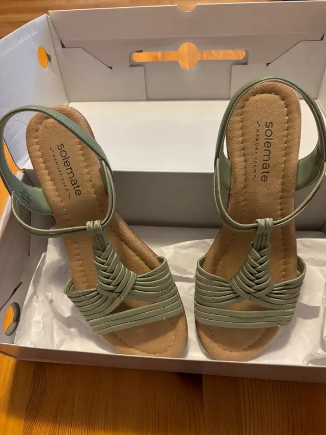 Women Sandals Size 7 New In Box in Women's - Shoes in Ottawa - Image 2