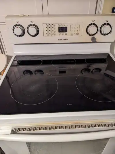 Ceramic-top stove ready to go to your house. Self cleaning. Good as a cottage stove or second stove....