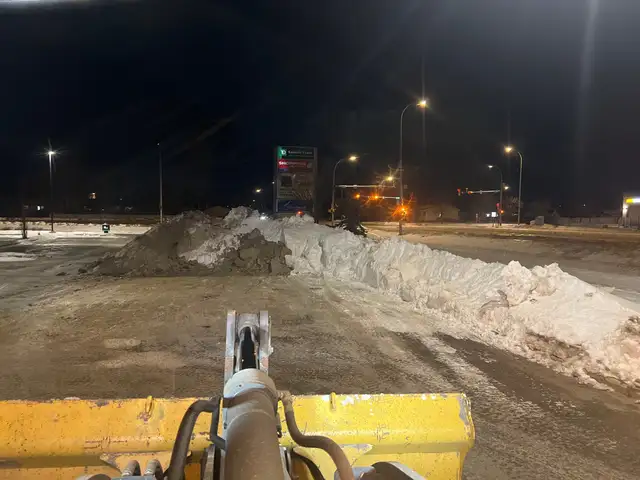 Snow Removal & Sanding Services539802823967395844