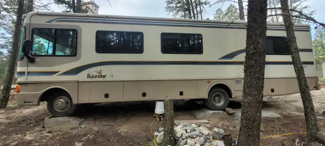 1997 Fleetwood Bounder 32H Motorhome in RVs & Motorhomes in Cranbrook - Image 4