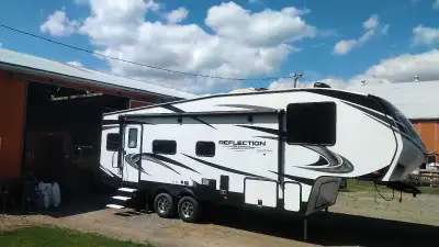 2020 Grand Design Reflection 260RD 5th wheel LIKE NEW Queen bed Heated Massaging couch large fridge...