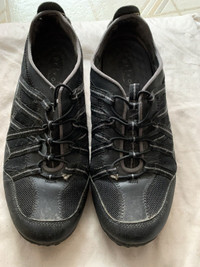 Ladies Clark’s Shoes - Size 8-9