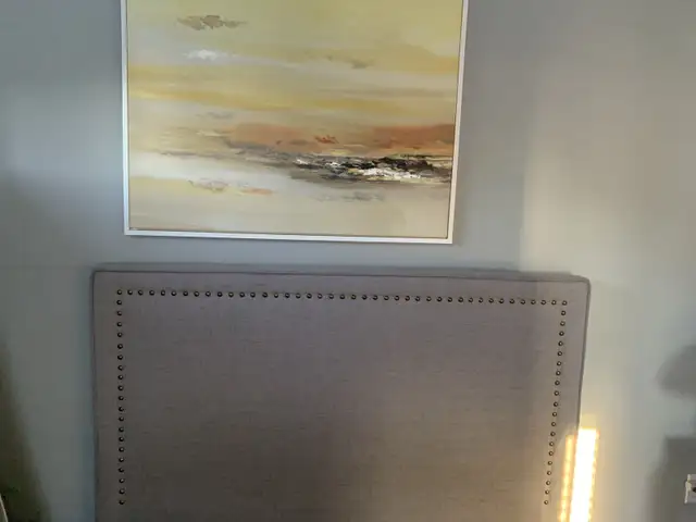 Base de lit Queen in Beds & Mattresses in City of Montréal - Image 3