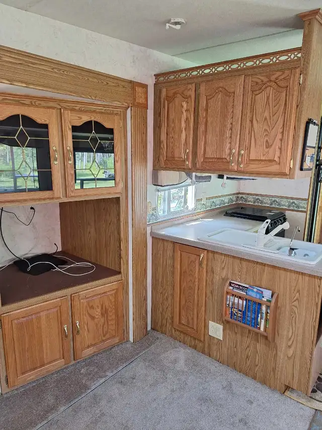 2004 NU-WA Hitch Hiker Discover America Touring Coach 35 in Travel Trailers & Campers in New Glasgow - Image 10