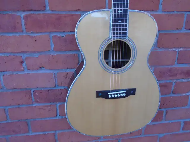 Eastman E40OM-TC guitar . B stock instrument in a mint condition in Guitars in Ottawa - Image 3