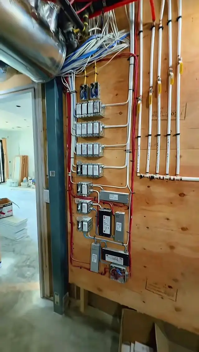 Electrician586915563177267209