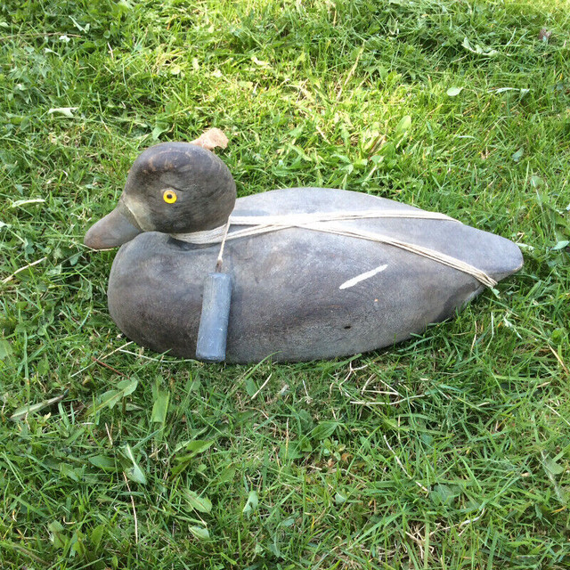 Vintage Wooden Duck Decoy dans Art et objets de collection  à Ottawa - Image 2