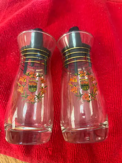 Salt and pepper shakers Saskatchewan emblem, View more