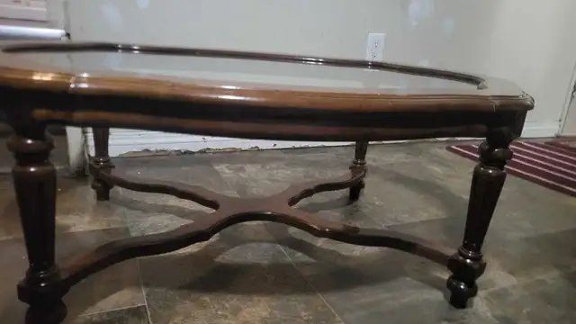 glass table557921902852853761