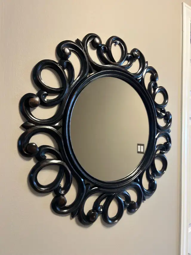 Mirror Mirror513992244498933761