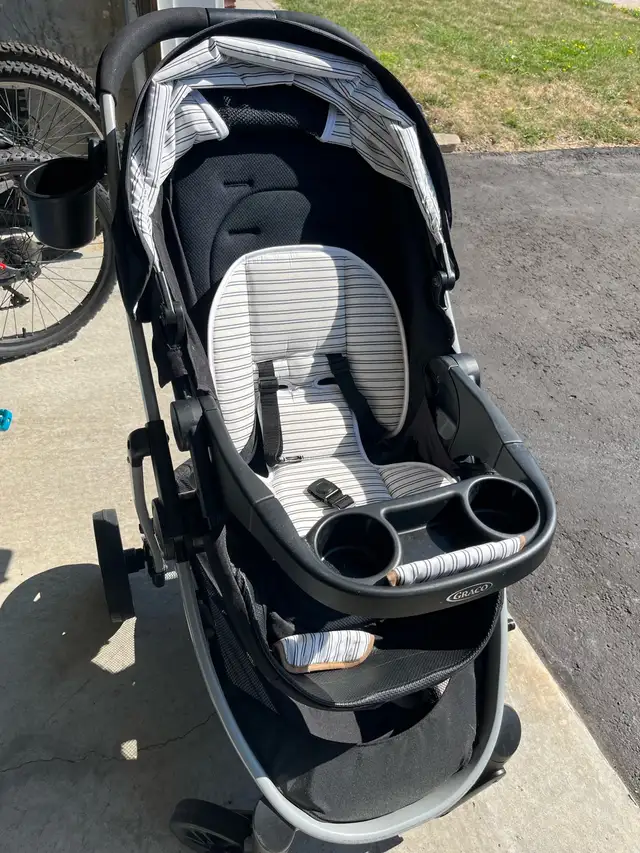 Complete package - Graco stroller + car seat BASE + car seat in Strollers, Carriers & Car Seats in Markham / York Region - Image 5