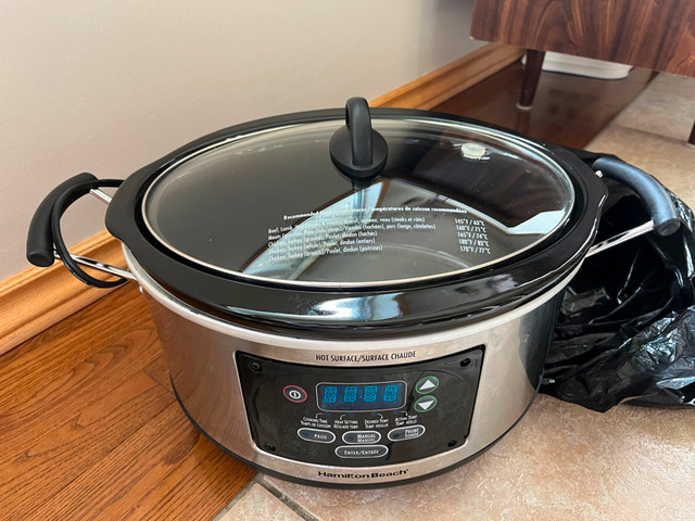 Hamilton Beach Crock Pot/ Slow cooker in Microwaves & Cookers in Edmonton