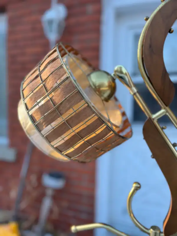 Magnifique lampe sur pied vintage Majestic Luxcraft in Indoor Lighting & Fans in City of Montréal - Image 4