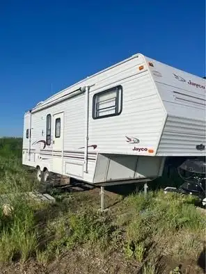 1999 jayco eagle 27ft 5th wheel camper. Everything works as it should, cold ac, hot water and furnac...