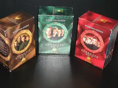 En excellente condition, excepté un dvd (sur 15) qui peut ne pas bien joué dépendant de votre lecteu...