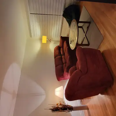 MAISON MEUBLÉE À LOUER – CHOMEDEY, LAVAL Située au cœur de Chomedey, à Laval (Québec), dans un quart...