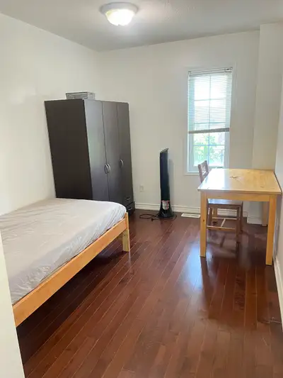 Walking distance to York University Furnished Utilities and WiFi included Private bathroom inside $9...