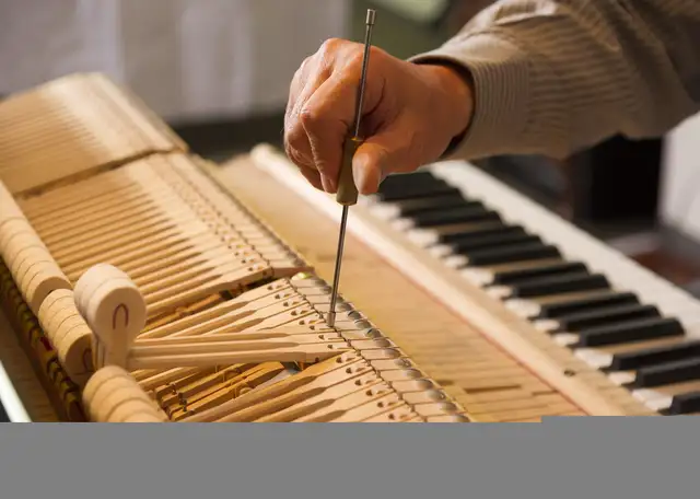 Piano texto 514 206-0449 repairation accordeur tuner in Pianos & Keyboards in City of Montréal - Image 3