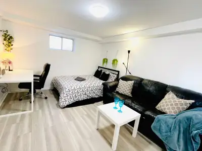 ALL UTILITIES INCLUDED WIFI INCLUDED *For students/ professionals / couples FIRST AND LAST MONTH $30...