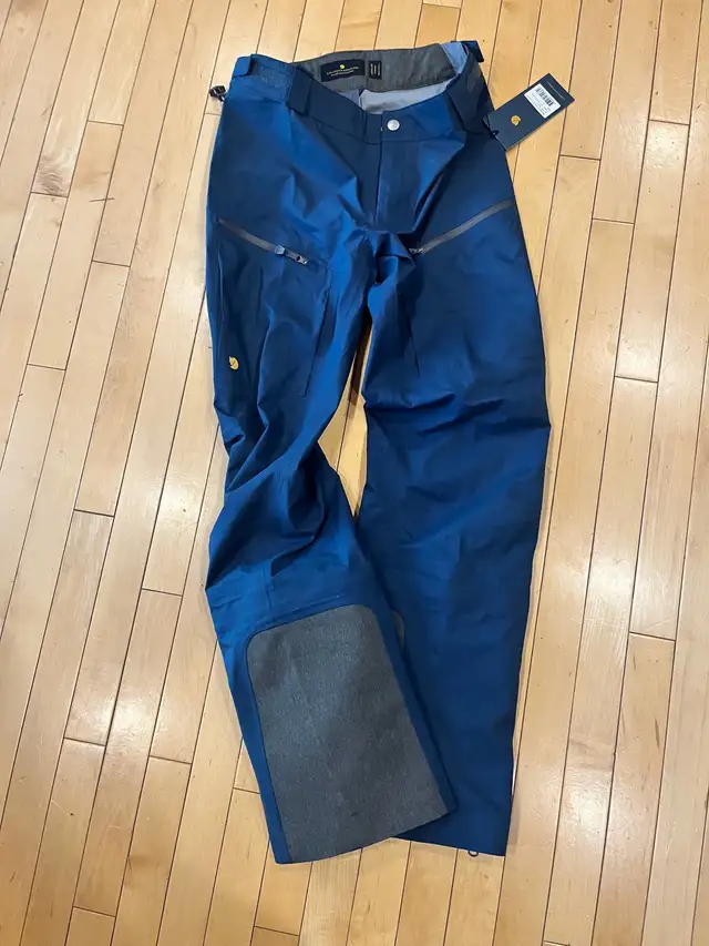 Fjallraven women’s rain pants in Women's - Bottoms in Calgary - Image 2