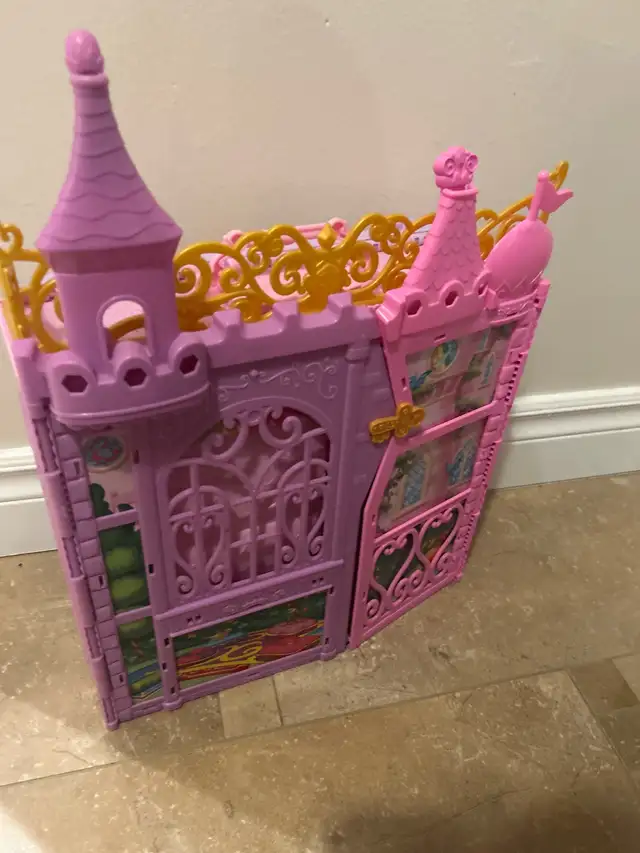 château princesse Ariel  pliable / fold n’ Go castle princess in Toys in City of Montréal - Image 5