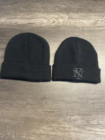 Tuques a vendre, View more