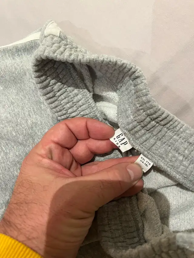 Gap Kids Grey Sweatpants in Kids & Youth in City of Toronto - Image 3