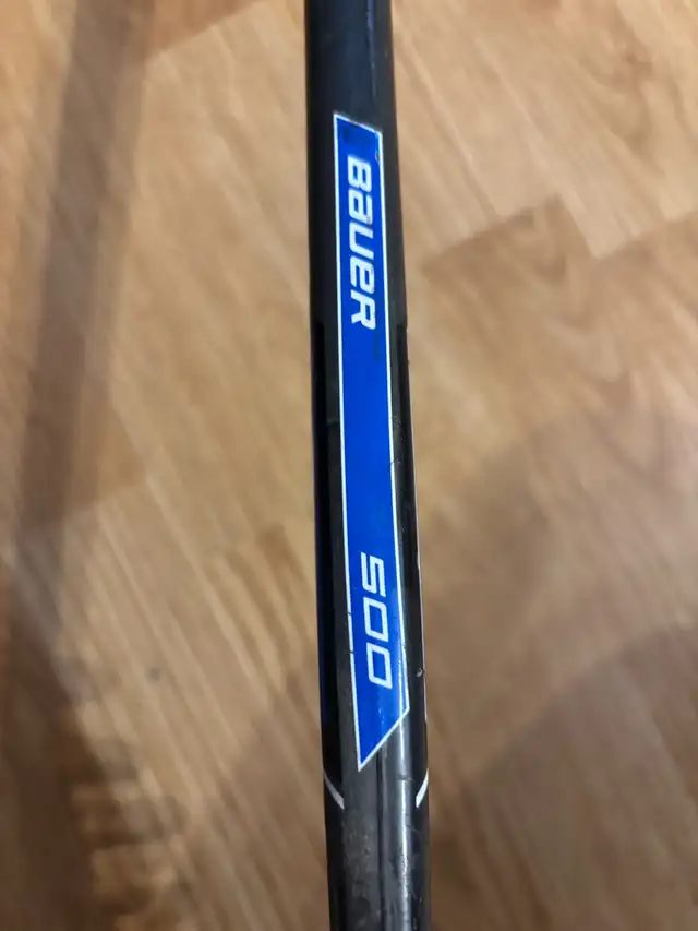 Bauer 500 Hockey Stick Mid-Kick Technology in Hockey in Winnipeg - Image 3