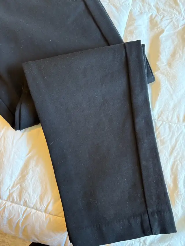 Tommy Hilfiger black 3/4 pants size 10 in Women's - Bottoms in Oshawa / Durham Region - Image 6