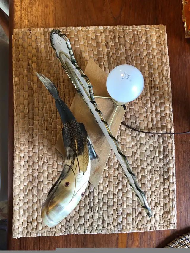 MCM Hand Carved Fish Lamp Made Horn, Wood & Fiberglass Shade in Arts & Collectibles in City of Toronto - Image 10