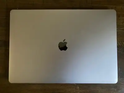MacBook Pro 16 pouces (modèle 2019) vendu pour les pièces, View more
