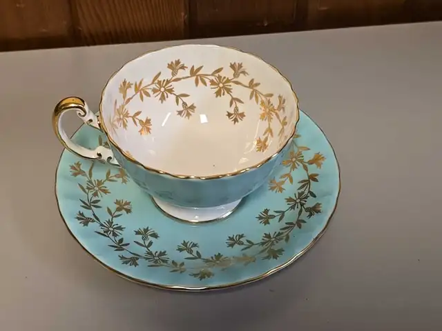 Vintage Aynsley 2312 Turquoise Aqua Blue & Gold Bone China Tea  in Arts & Collectibles in St. Catharines - Image 3