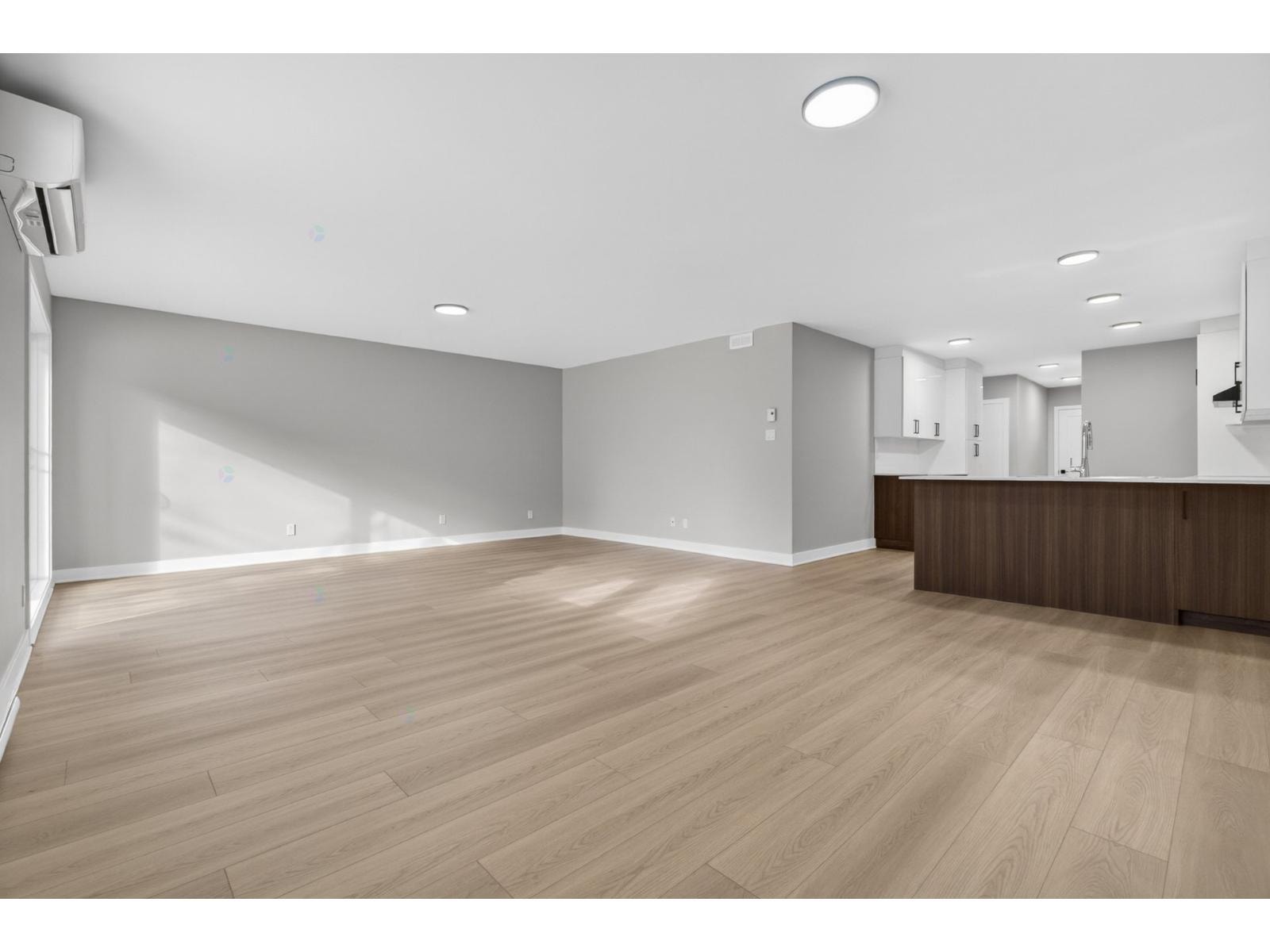 LUXUEUX 4 1 /2 À LOUER À MONTRÉAL-NORD — photo 2