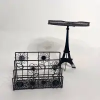 Black Metal Display - Eiffel Tower / Sunflowers