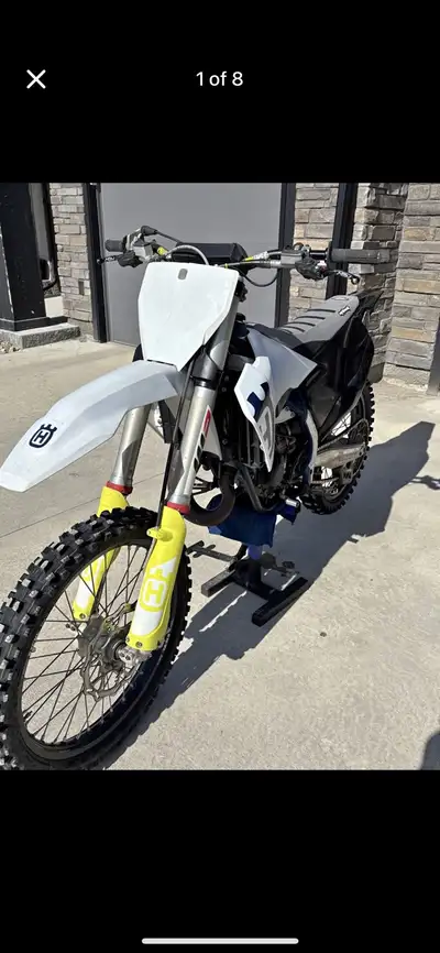 Looking to sell my Husqvarna TC125 2020, a high-performance two-stroke dirt bike that's ready to tea...