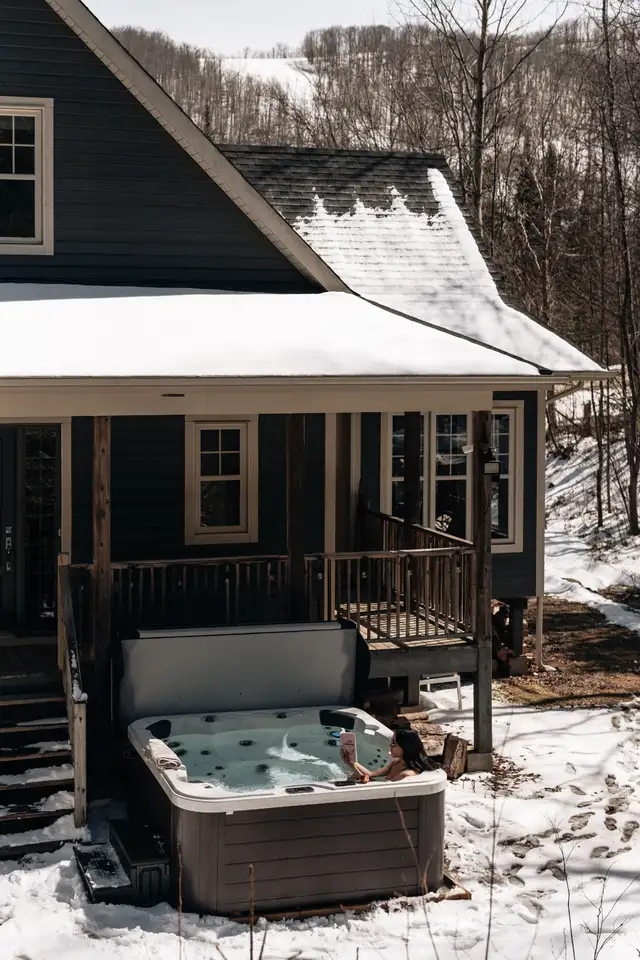 Mt .Blanc Chalet, 15mins to Tremblant - Spa & Billiards in Quebec in Canada - Image 4