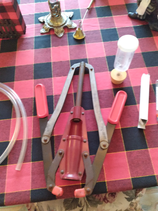 Wine Making Equipment in Hobbies & Crafts in City of Halifax - Image 4