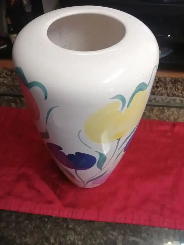 Large ceramic vases $10 each553852209935820802