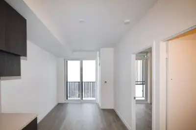8 Eglinton Avenue E, Toronto | 1 Bed 1 Bath
