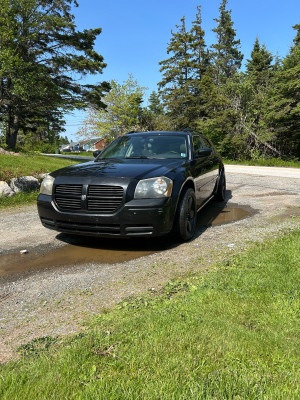 2005 Dodge Magnum SE