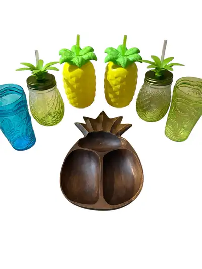 Fun tropical-themed drinkware bundle – perfect for summer hosting, BBQs, or patio vibes ☀️ Includes:...