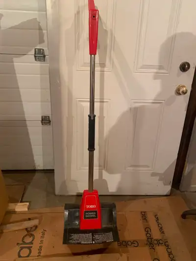 Toro snowblower power shovel. Makes cleaning snow easy. Electric snow blower that throws snow a few...