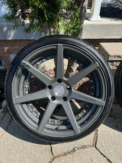 - 19 inch rims/tires - Slate Gray with gold rivets - 5x120 bolt pattern - Rubbers were used for 1 se...