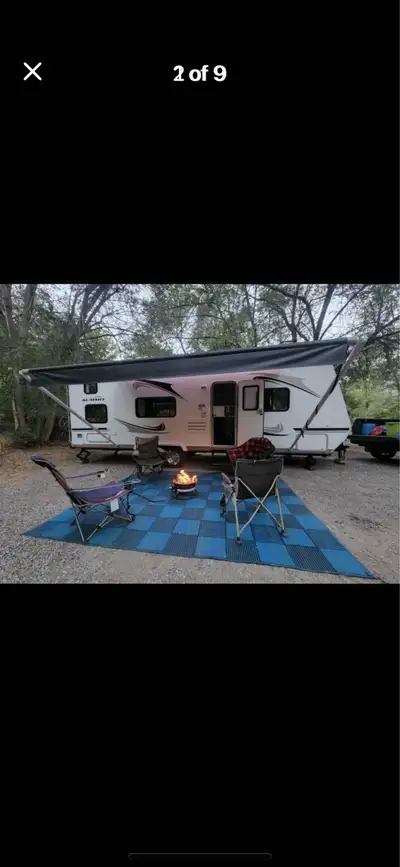 Thor Summit BHS 29 foot Travel trailer in great condition. Air Conditioning Renogy Solar system with...